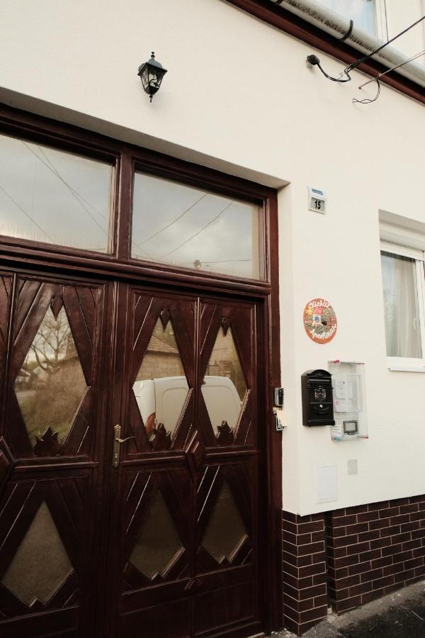 Kisház Apartman Eger Exterior foto